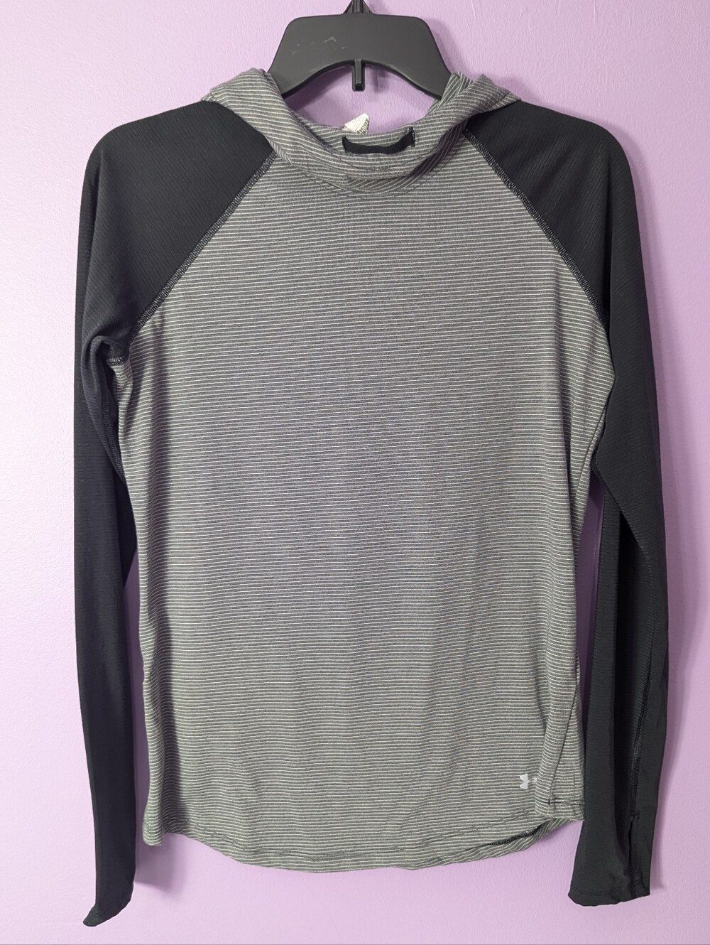 Women’s Under Armour Small Lightweight Fitted Hoodie